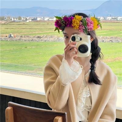 圈内顶流又出大瓜：官宣恋情引爆服务器，评论区彻底沦陷，前后半年